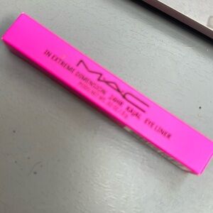 MAC In Extreme Dimension 24 hour eye liner